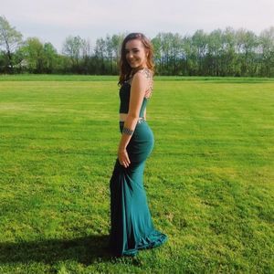 Meet your Posher, Laura